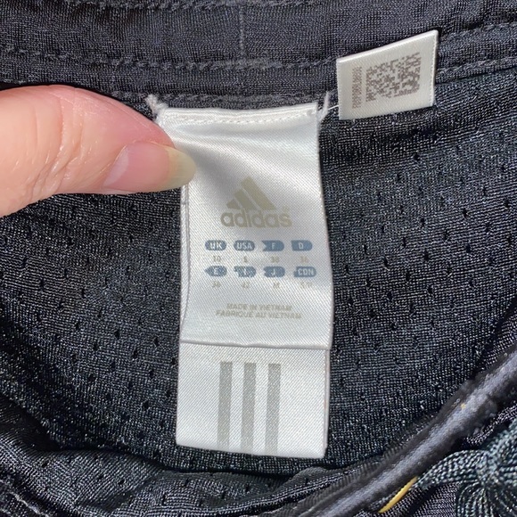 Adidas Shorts SZ Small - Picture 2 of 4